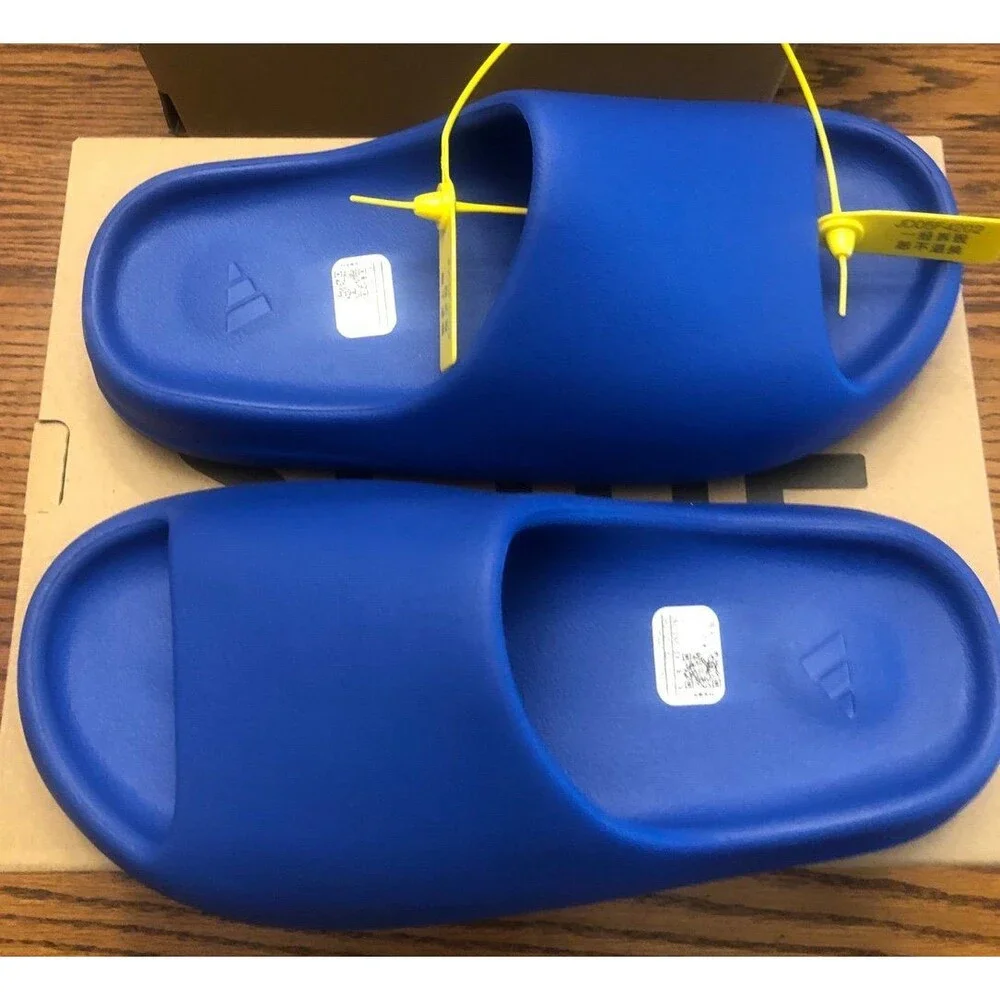 ADIDAS YEEZY SLIDES “AZURE” SIZE 8M